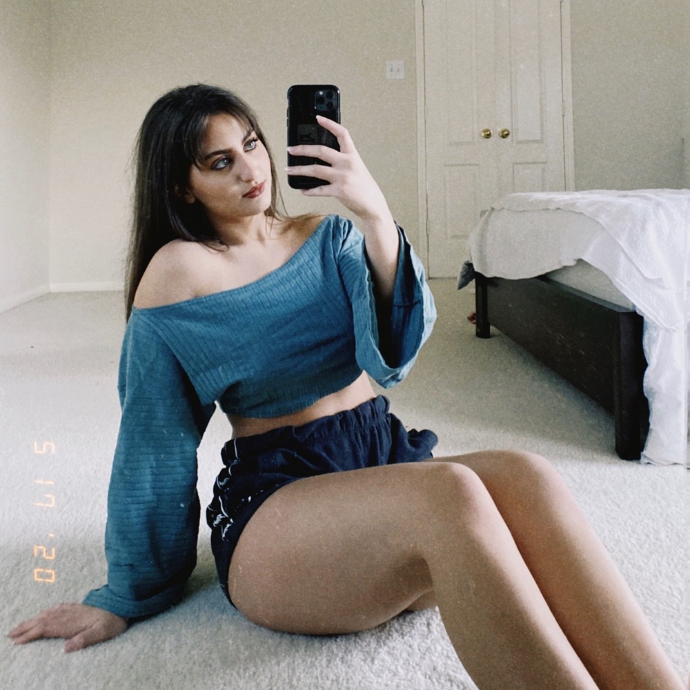 Prettylittlething cropped sweater size 4